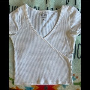 🤭 $10 Hollister ~ Rap White Top ~ SIZ Small
